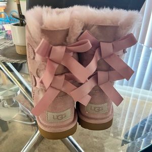 Light pink UGG boot size 13